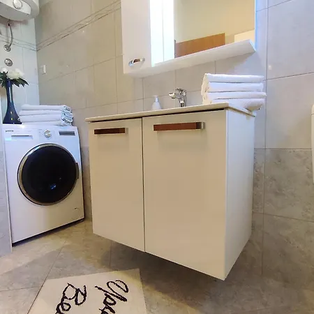 Apartman S Vrtom U Blizini Centra Апартаменты *